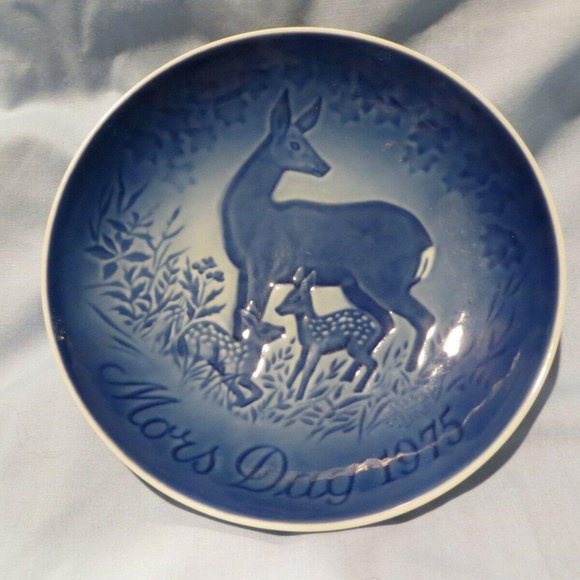 B & G Denmark Mothers Day 1975 Deer Plate DC18